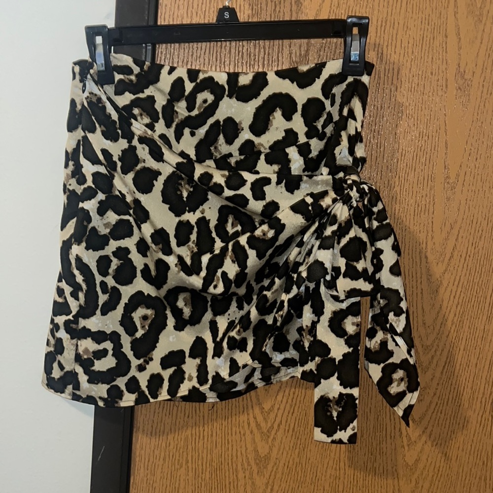 Cheetah print side zip faux tie skirt size S